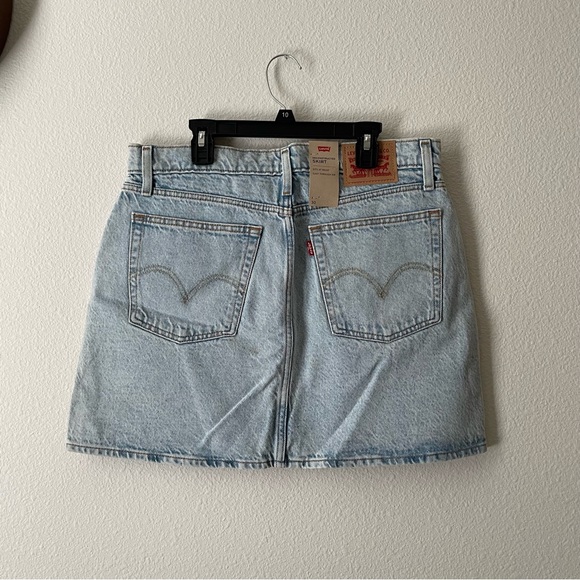 Levi’s Deconstructed Jean Mini Skirt 30 New Lightwash - Picture 2 of 8